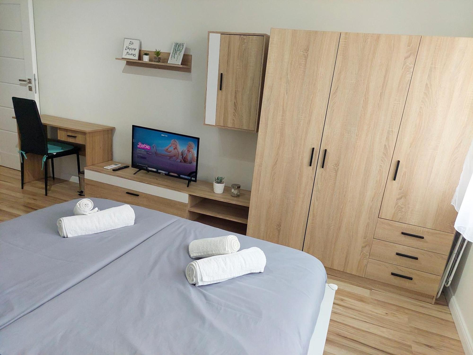 Aweshome City Apartment - 3 Bedrooms And Free Parking デブレツェン エクステリア 写真