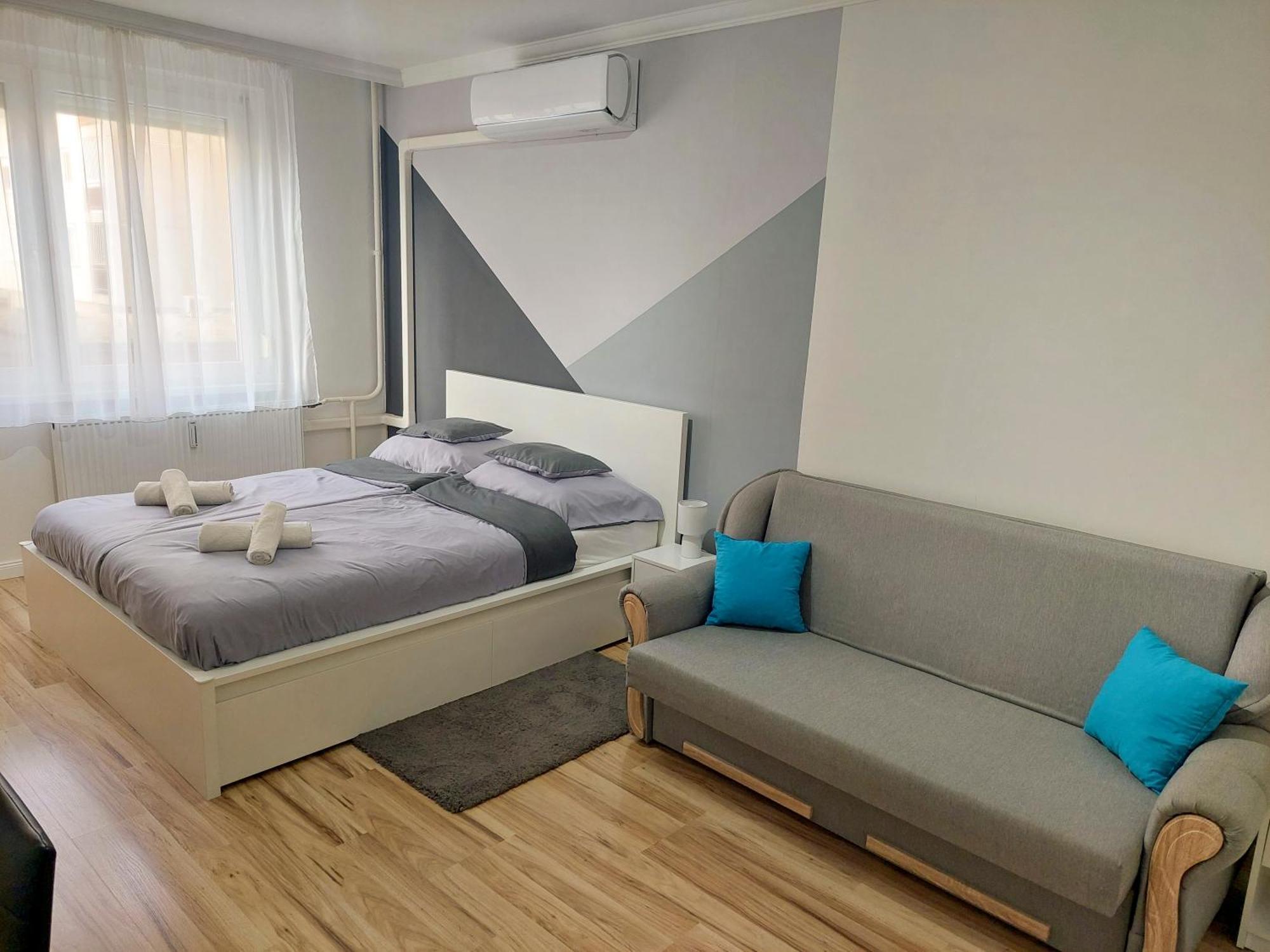 Aweshome City Apartment - 3 Bedrooms And Free Parking デブレツェン エクステリア 写真