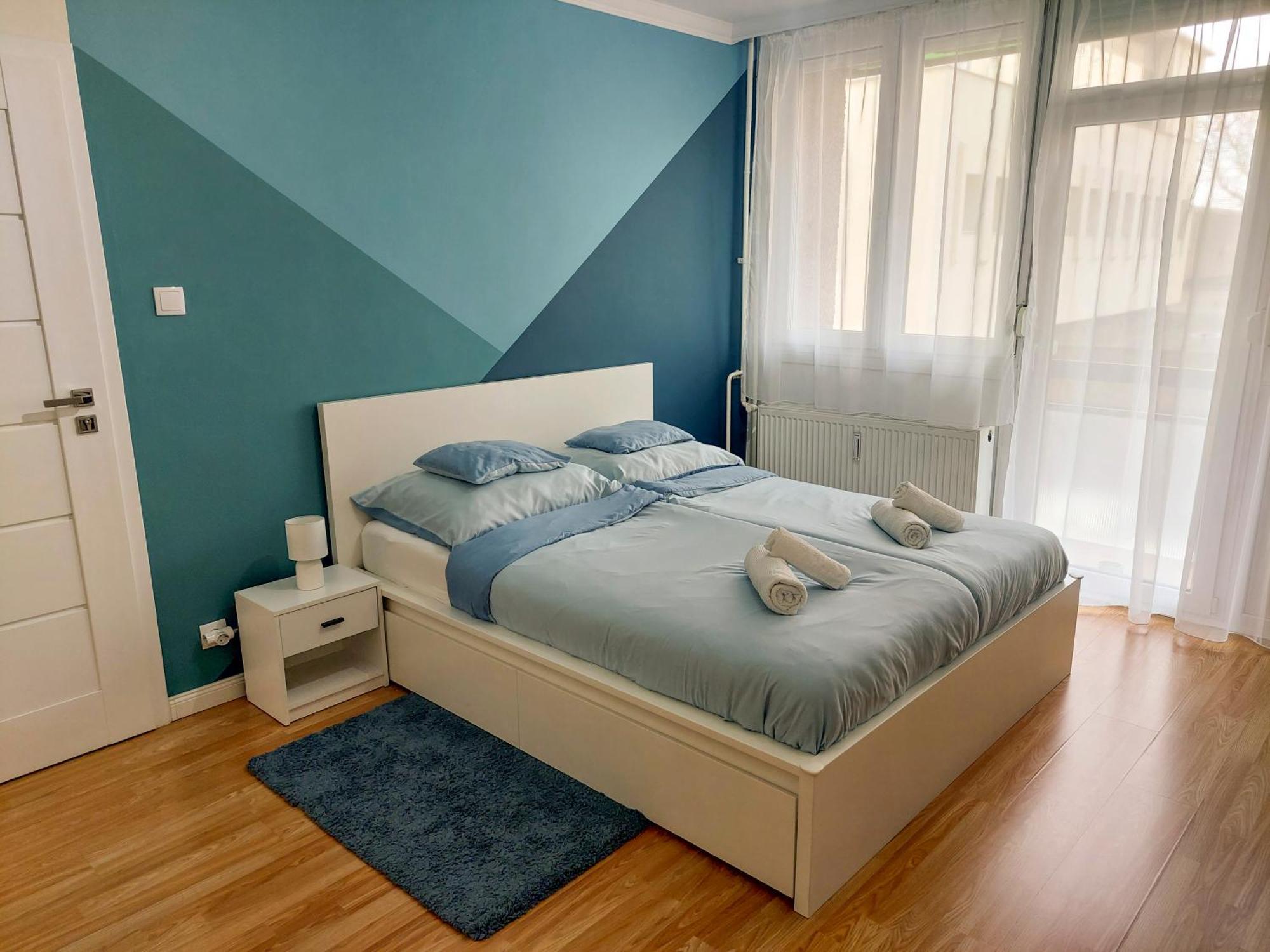 Aweshome City Apartment - 3 Bedrooms And Free Parking デブレツェン エクステリア 写真