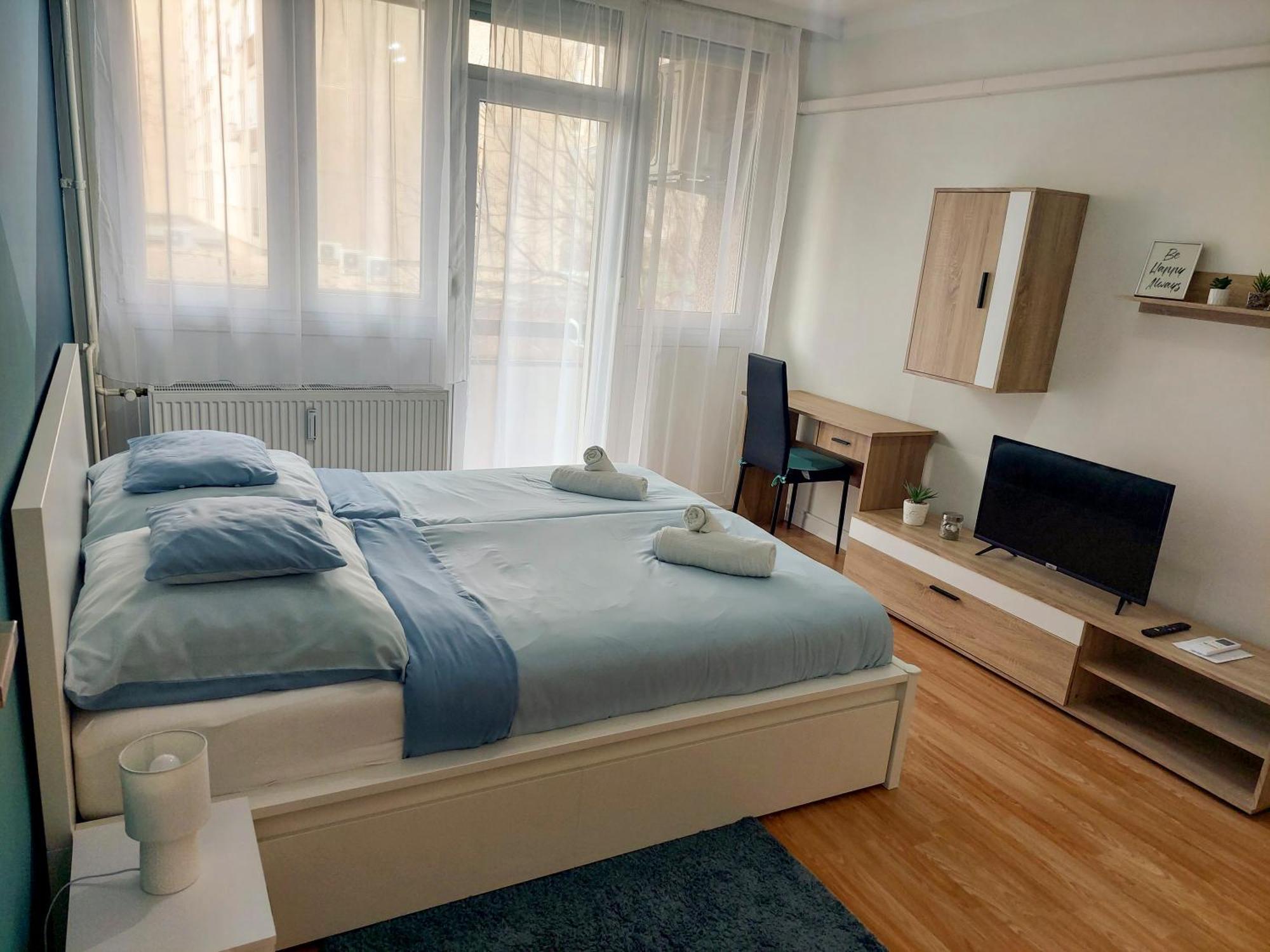 Aweshome City Apartment - 3 Bedrooms And Free Parking デブレツェン エクステリア 写真