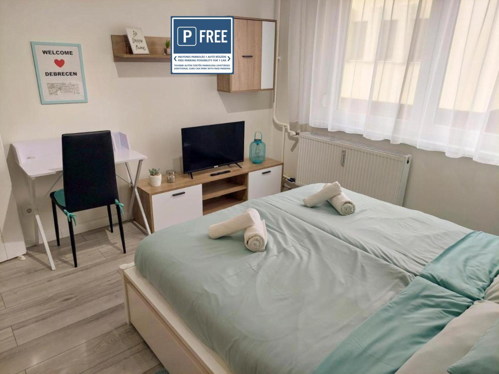 Aweshome City Apartment - 3 Bedrooms And Free Parking デブレツェン エクステリア 写真